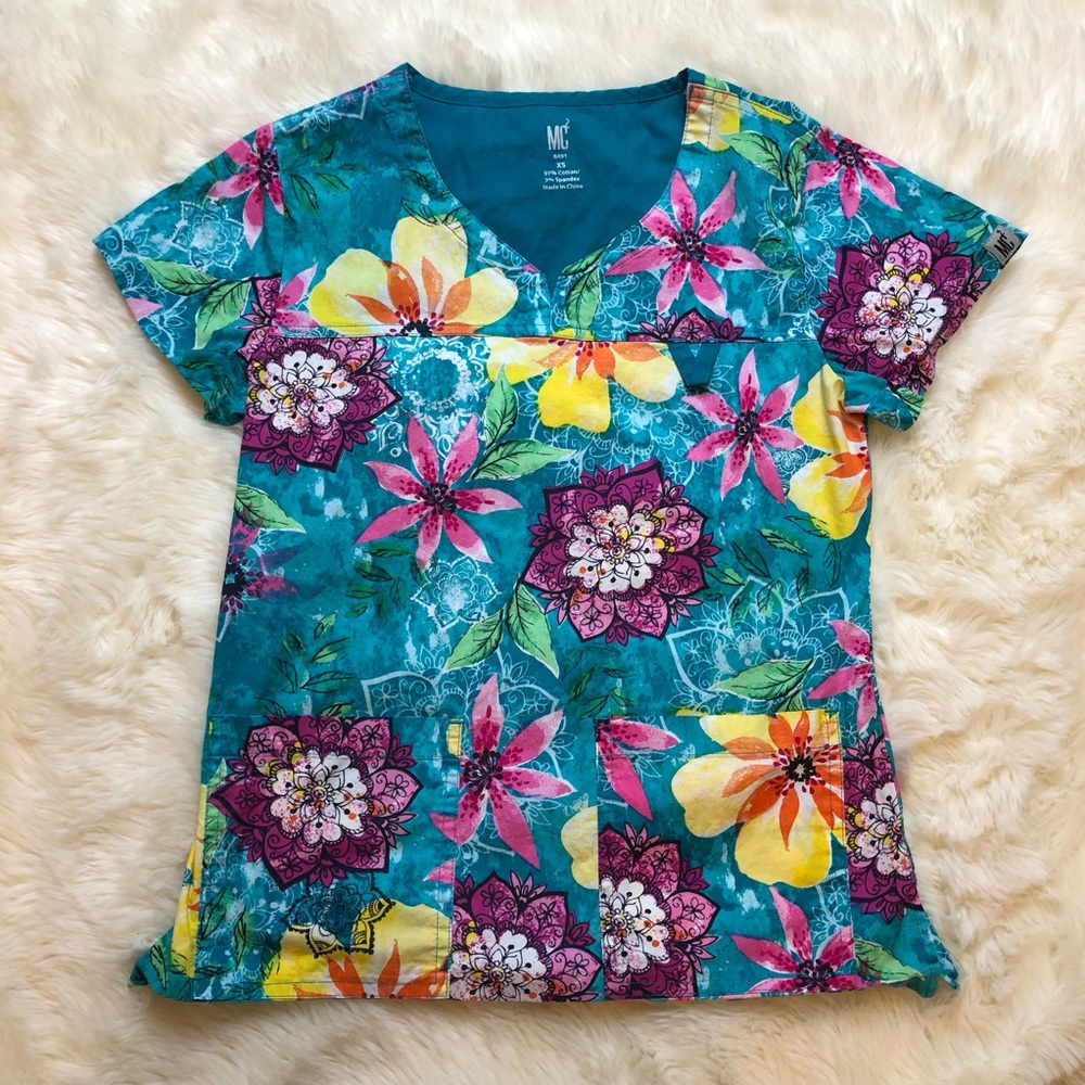 Tropical Scrub Top 🌴